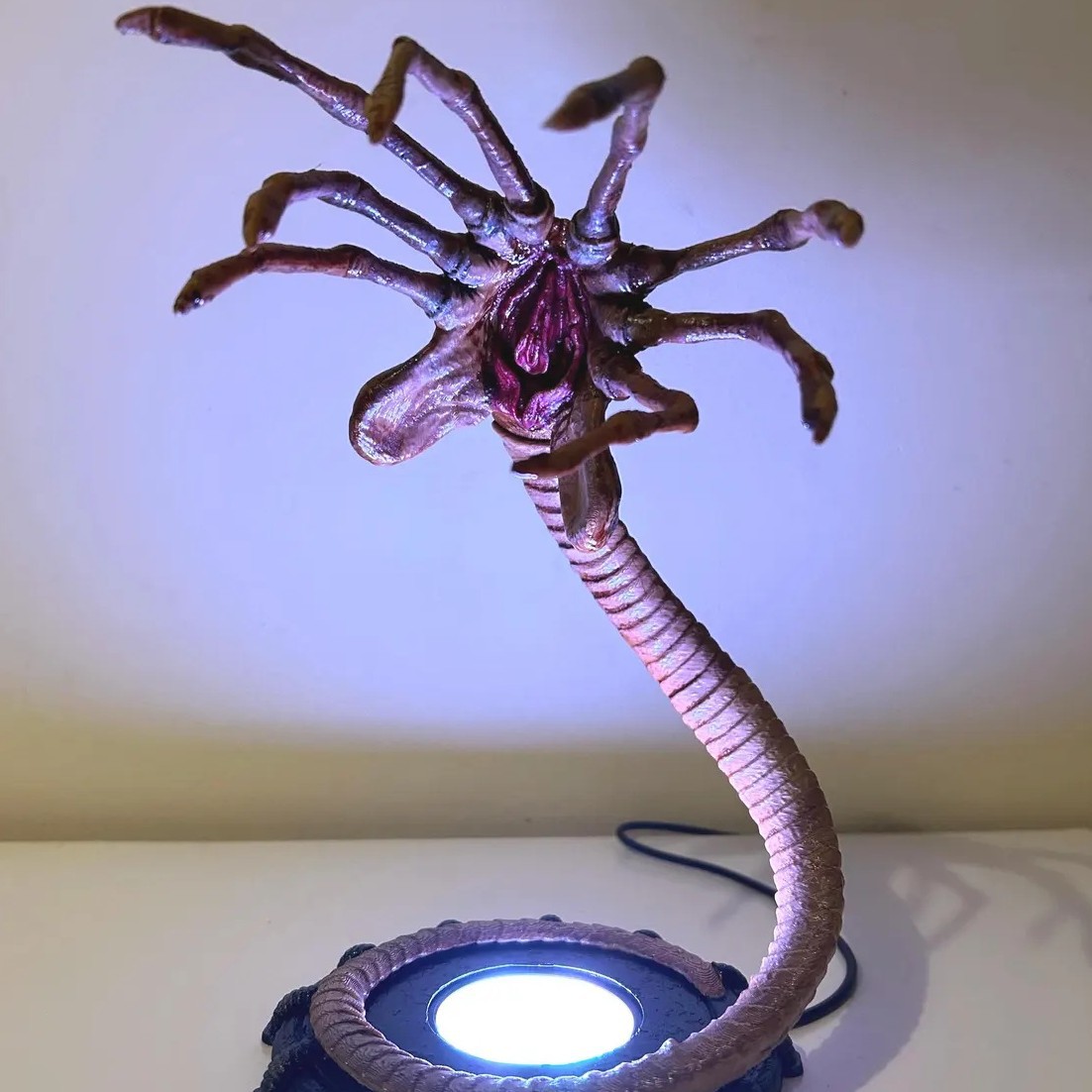 Lampka nocna Alien Facehugger, – Lighting Decoration Ideas recenzja i cena