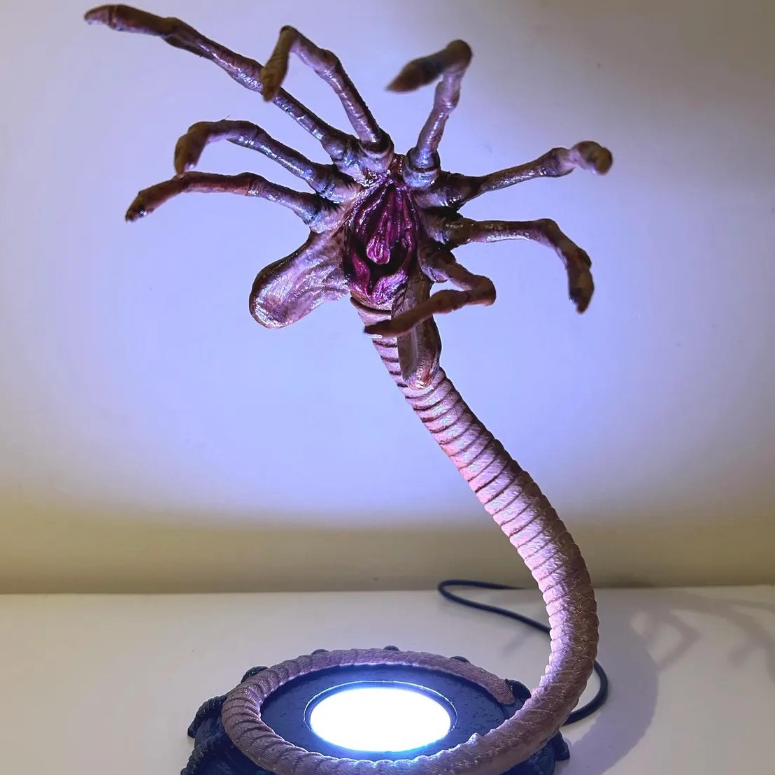 Lampka nocna Alien Facehugger, – Lighting Decoration Ideas recenzja i cena